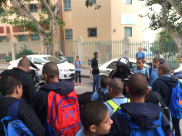  بالصور: الشرطة توقف سائقي الدراجات النارية من طلبة المدارس وتحرر مخالفات بحقهم